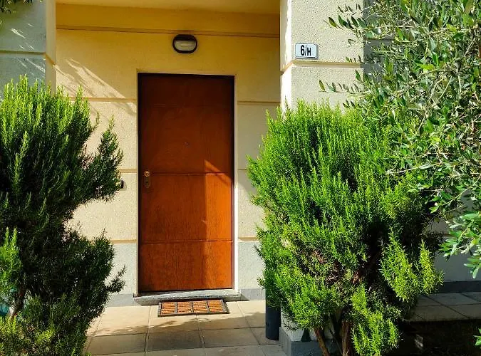 Rosmarino 300 Mt From The فيلة